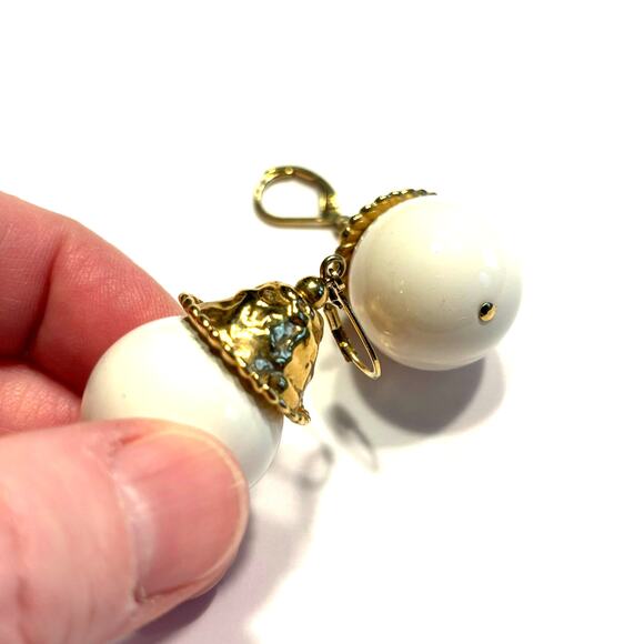 Pierced earrings vintage white bauble beads gold finishes mod drop & dangle - Picture 4 of 5